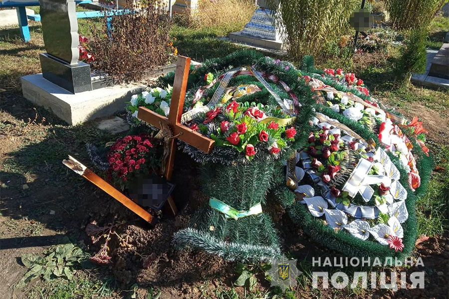 На Вінниччині молодик розбив пам’ятники на кладовищі: у людини сталося «запаморочення»