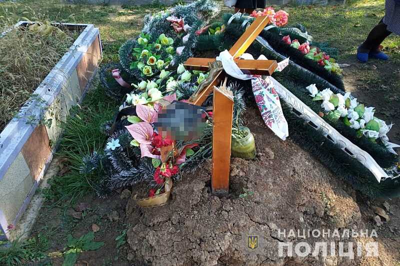 Вандал на Вінниччині пошкодив 10 могил