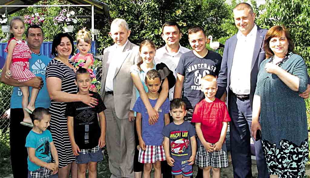 Найбільше дітей в області усиновила родина з Тиврова