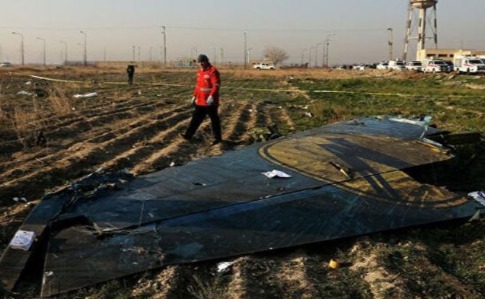 Український літак збила  іноземна ракета, а керівництво досі у відпустці — волонтер Мирослав Гай