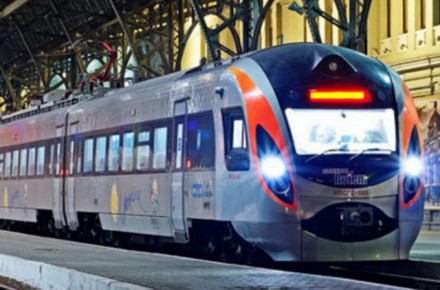 На 8 березня більше поїздів: Укрзалізниця призначила додаткові потяги на свята до Вінниці