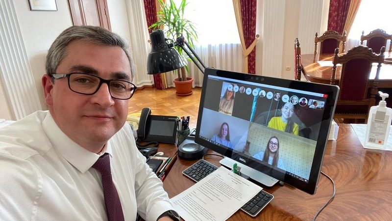 Вінницький губернатор провів онлайн-урок з математики для одинадцятикласників