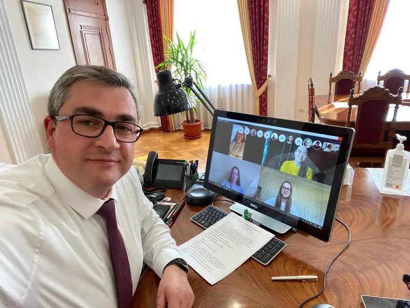 Вінницький губернатор провів онлайн-урок з математики для одинадцятикласників