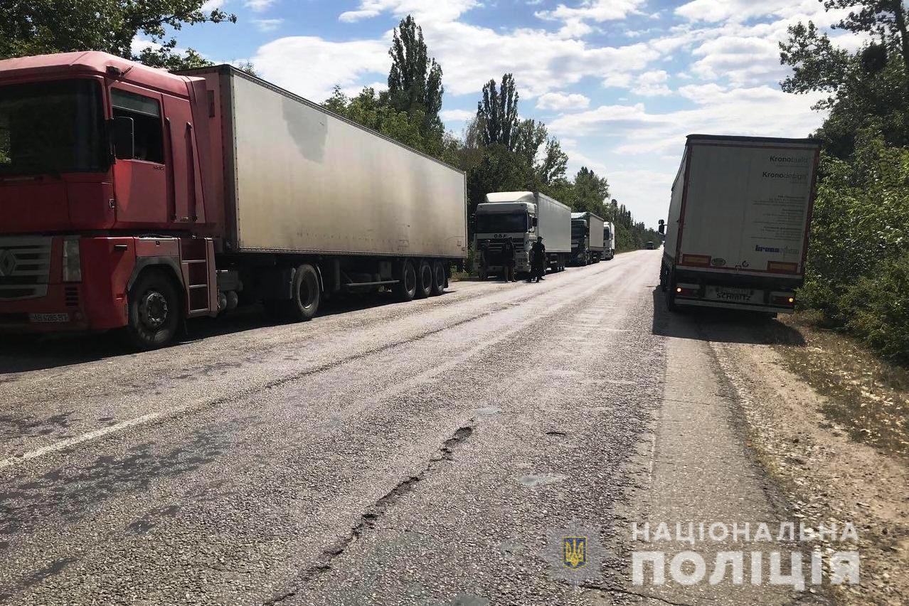 Через спеку на Вінниччині призупиняють рух вантажівок
