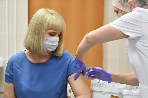 У Вінниці триває акція «Вакцинуйся. Збережи життя», в рамках якої серед вакцинованих розіграють цінні подарунки
