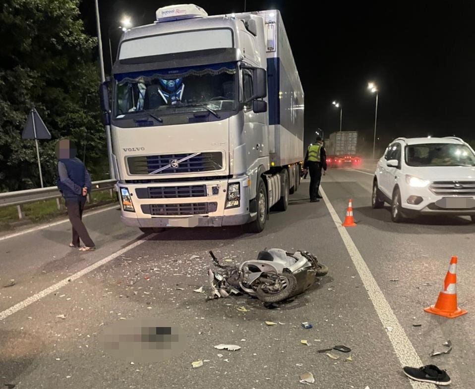 У Вінниці в ДТП з вантажівкою загинув водій мопеда