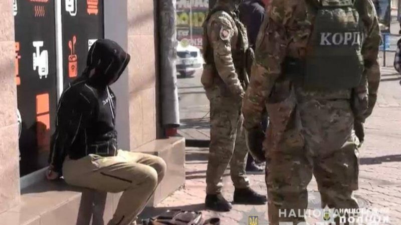 У Вінниці, у центрі міста, затримали чоловіка, який торгував забороненим  метадоном