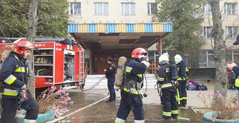 У Вінниці загорілася кімната в гуртожитку — людей евакуювали