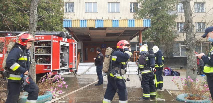 У Вінниці загорілася кімната в гуртожитку — людей евакуювали