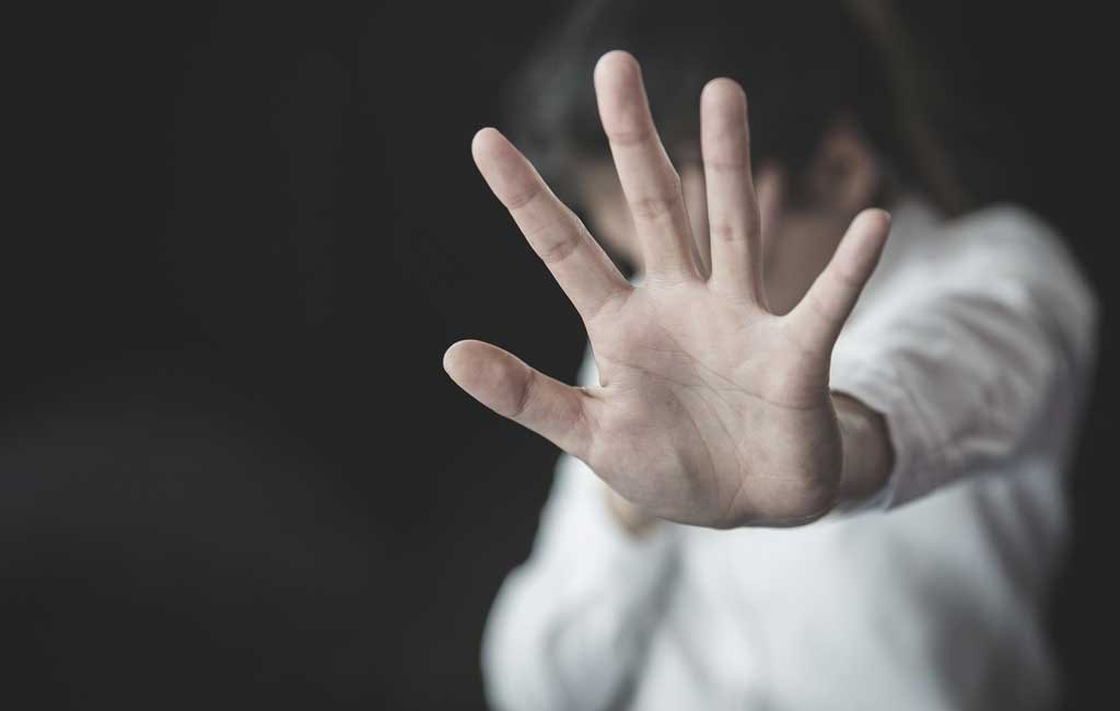 48-річний вінничанин силою затягнув малолітню дитину у нежитловий будинок та вчинив сексуальне насилля