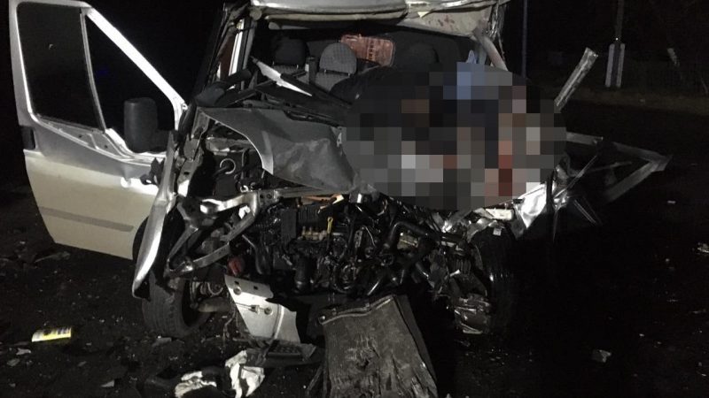 На Вінниччині мікроавтобус зіткнувся з вантажівкою: є загиблі