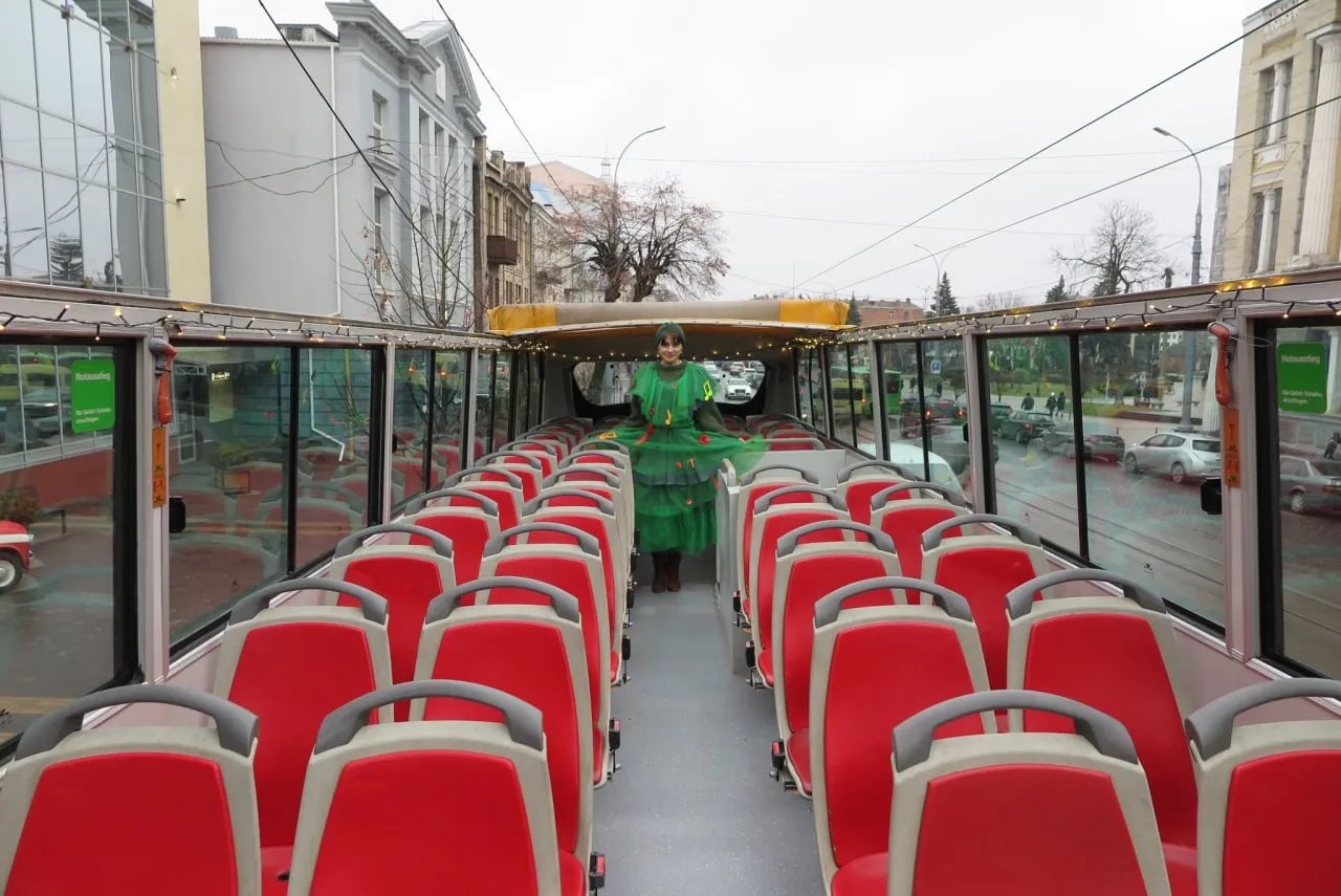 У Вінниці влаштують новорічну інтерактивну екскурсію у вигляді розважальної програми на двоповерховому автобусі BusPuss