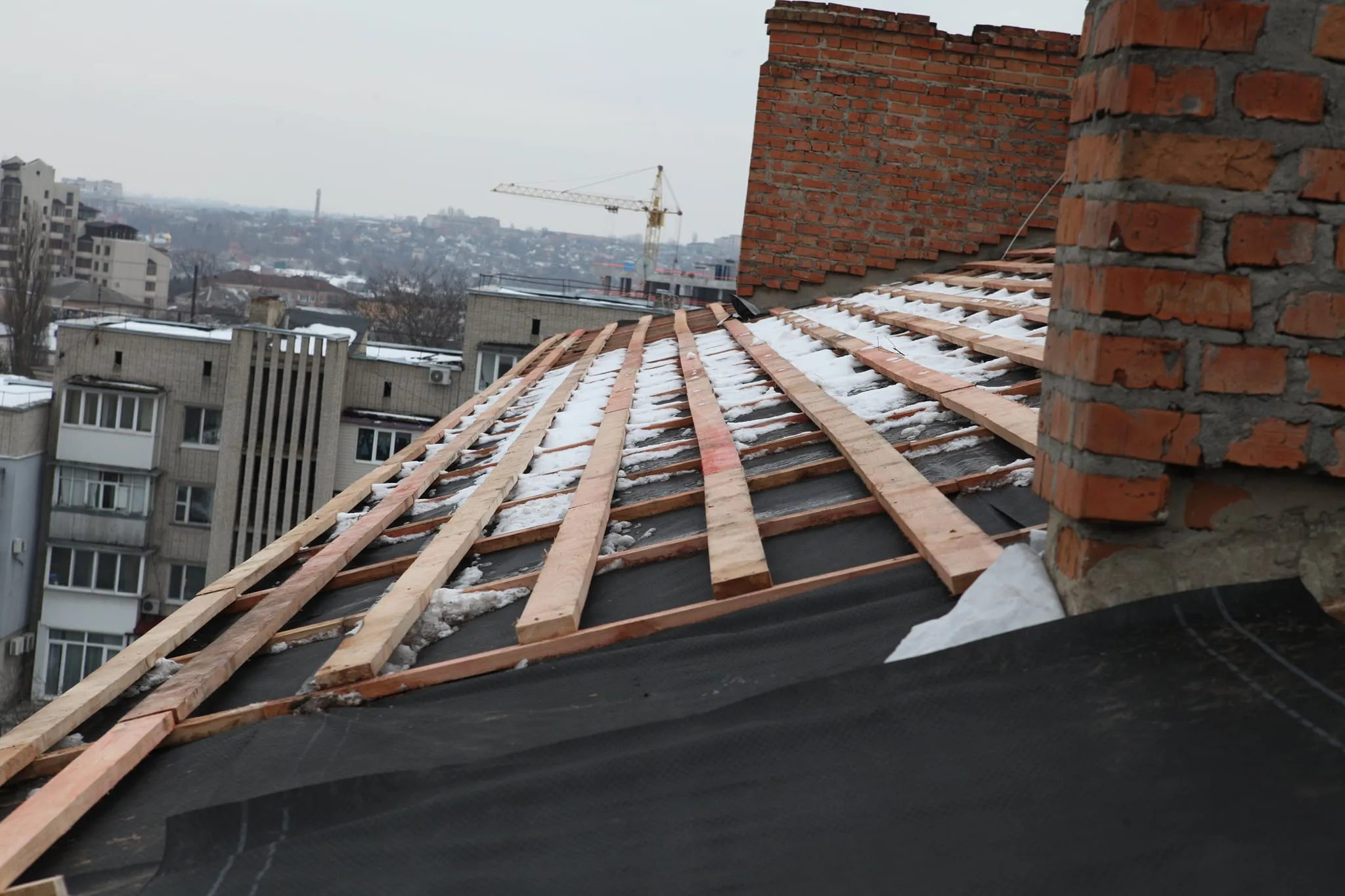 Цьогоріч у Вінниці планують відремонтувати дахи 24 багатоповерхівок