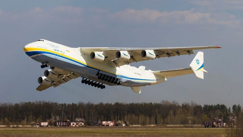 Російські окупанти знищили флагман української авіації – легендарний Ан-225 «Мрія»