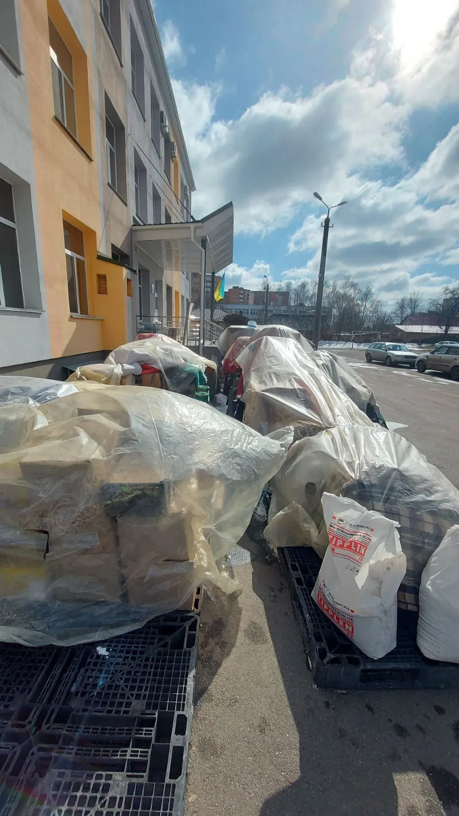 3,5 тонни продуктів харчування привезли до Вінниці волонтери