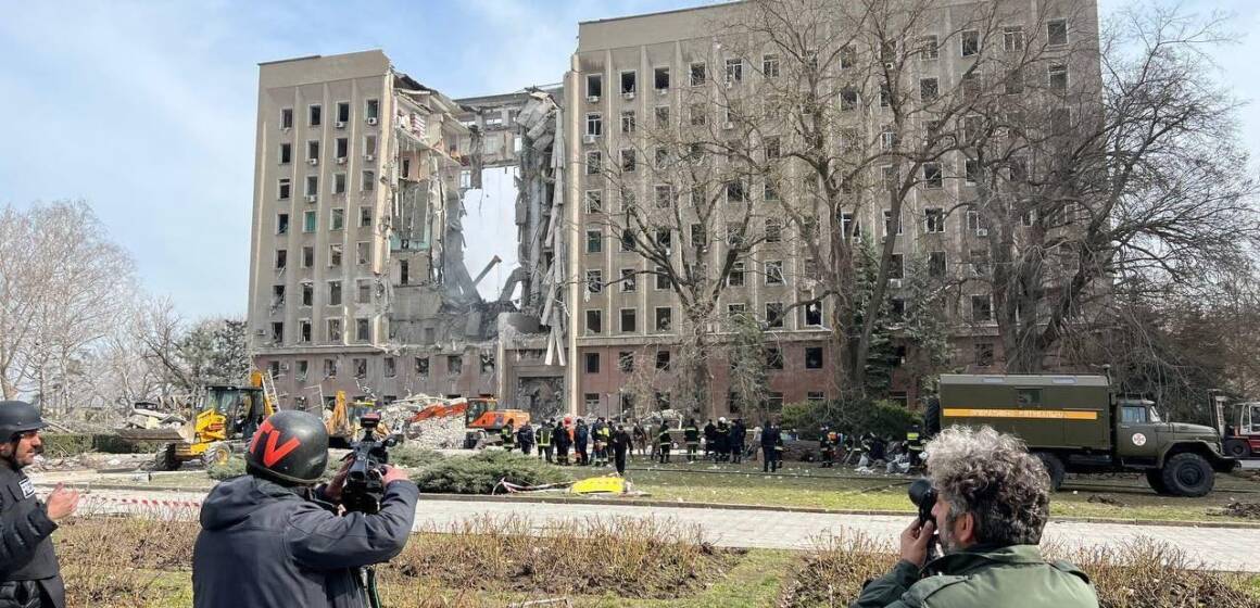 Кількість загиблих внаслідок обстрілу будівлі Миколаївської ОДА зросла до 24 чоловік