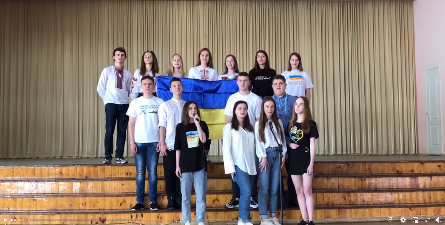Випускники вінницьких шкіл долучились до патріотичного відеочеленджу