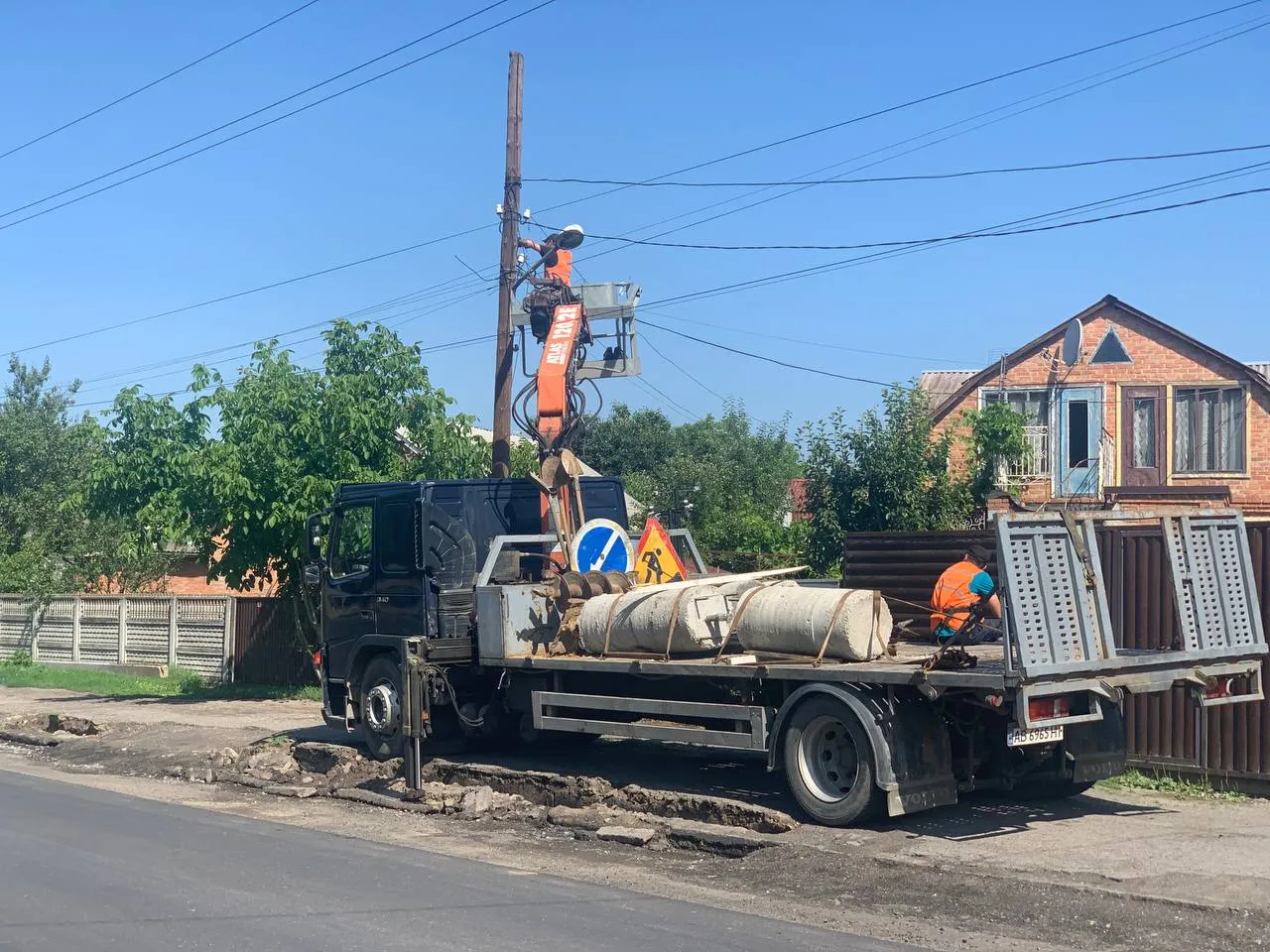 Капітальний ремонт на вулиці Якова Шепеля триває – тут незабаром будівельники зроблять нову дорогу та облаштують тротуари для пішоходів