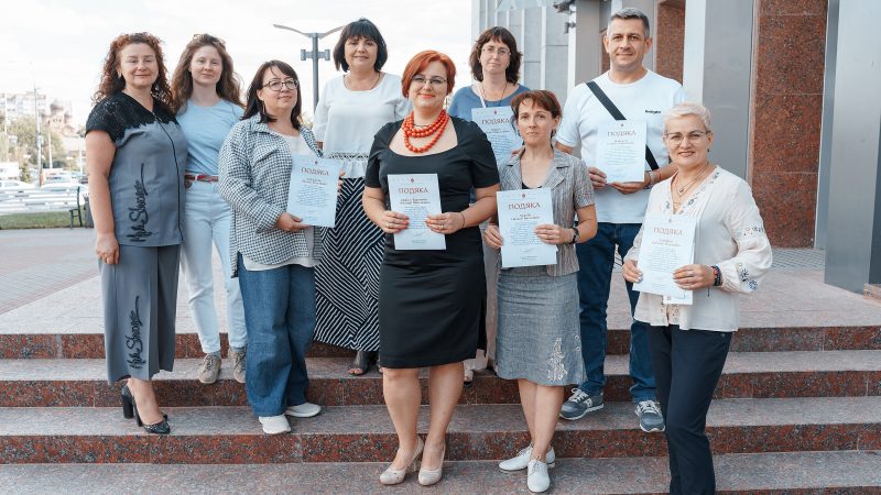 За небайдужість та допомогу іншим: сім волонтерів-психологів отримали подяки від Вінницької міської ради