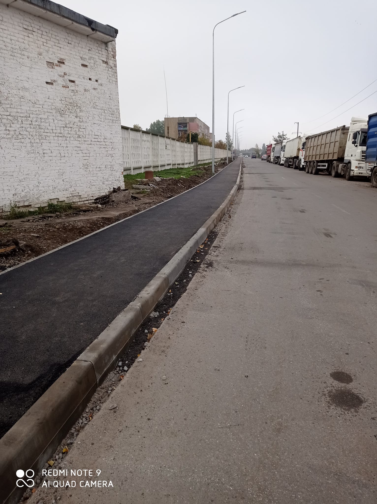 В селищі Десна завершили капітальний ремонт тротуару по вулиці Гагаріна