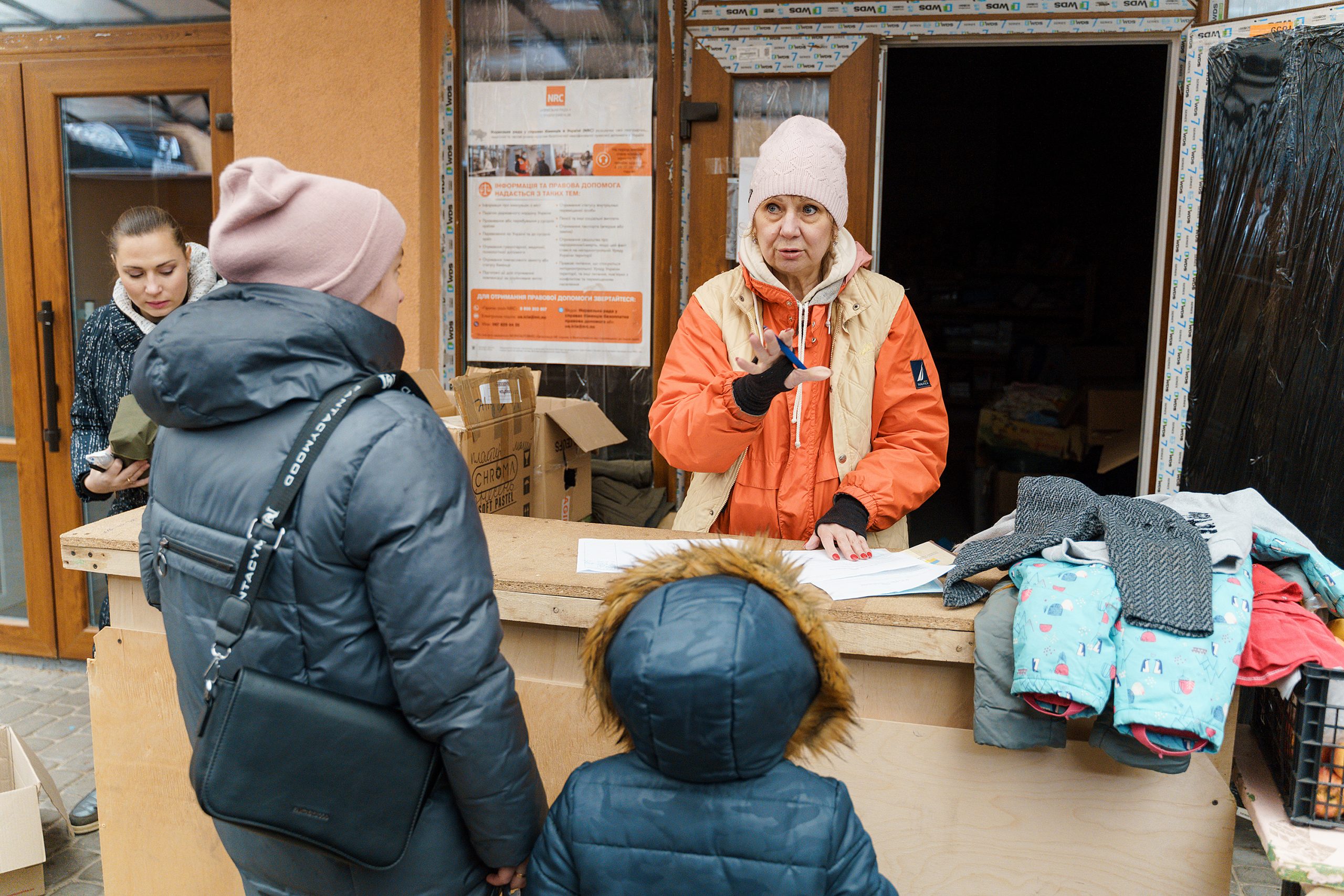 У волонтерському центрі “Шахіна” продовжують збір теплих речей для дітей та дорослих, а також україномовних книг та іграшок