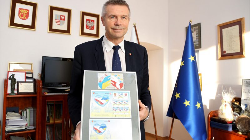 Вінницькі марки із серії «Побратими» доставили до муніципалітету Кельце в Польщі ВМР