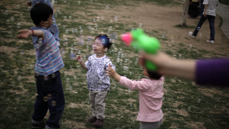 У Китаї вперше за 60 років скоротилося населення
