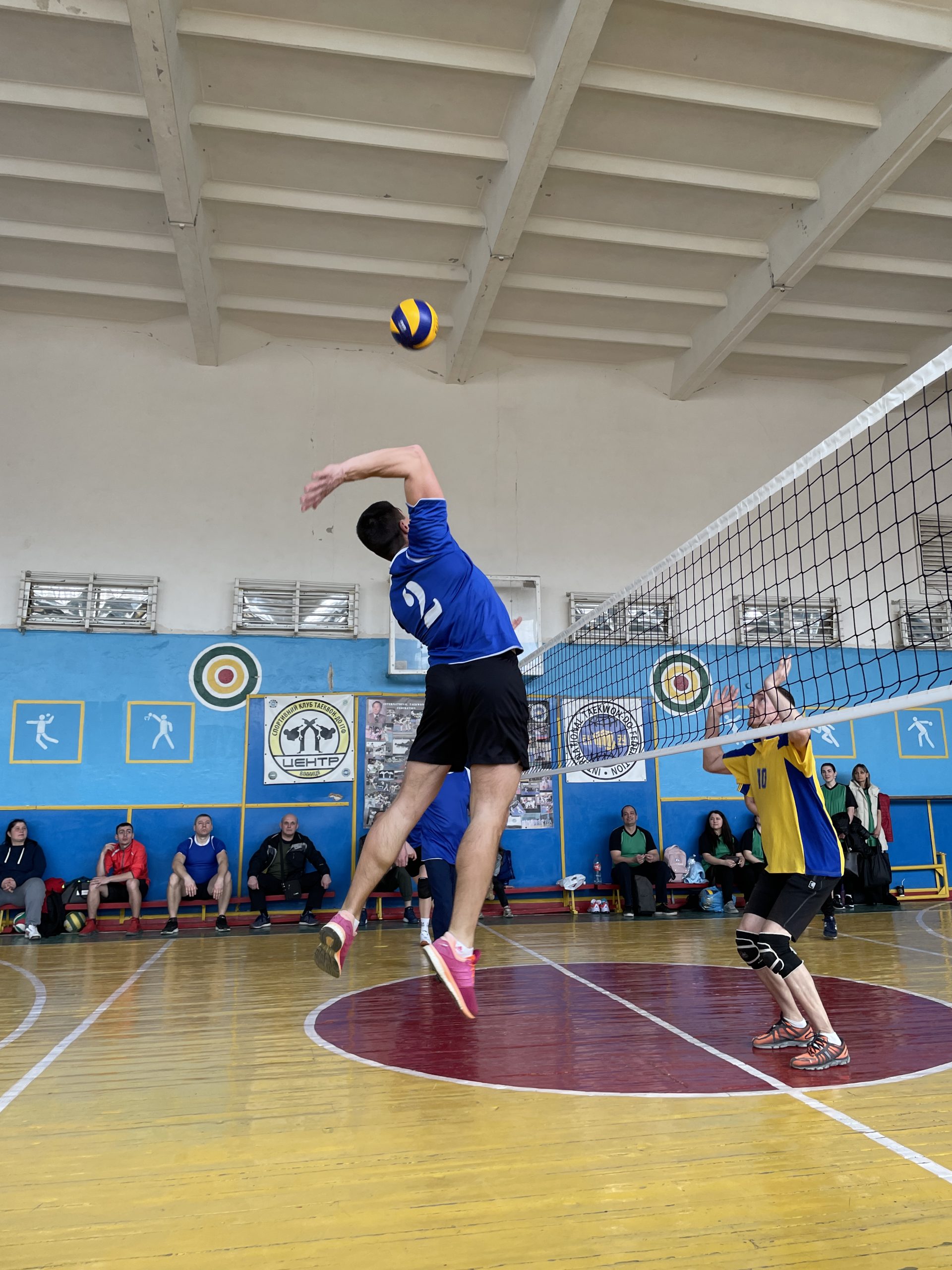 Всі зібрані кошти задонатять на ЗСУ: у Вінниці проходить благодійний турнір із волейболу серед вчителів