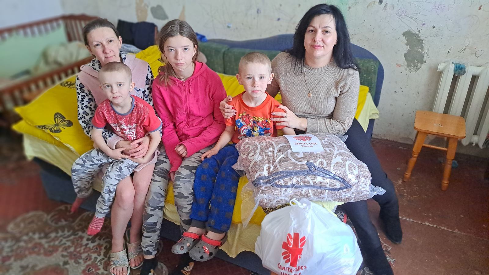Допомога від місії “Карітас-Спес-Вінниця”:  фахівці центру соцслужб роздали кризовим родинам громади допомогу