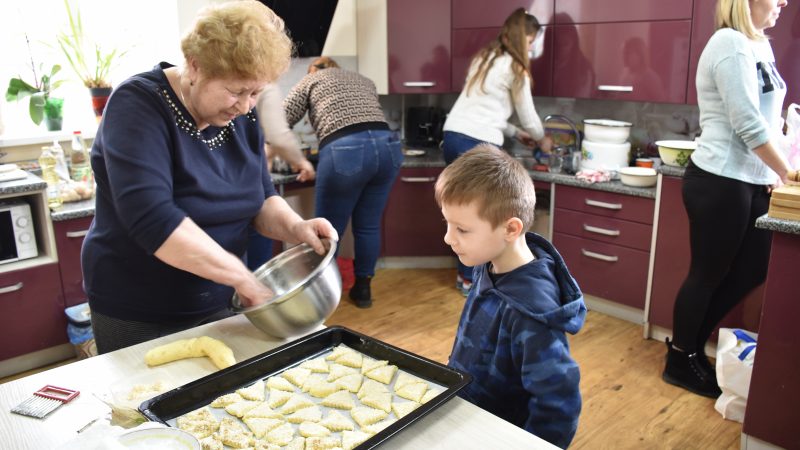 Підопічні “Гармонії” разом із батьками готували смаколики для українських військових