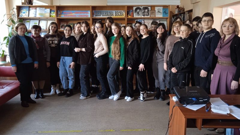 У Вінниці для школярів провели патріотичний захід до Дня українського добровольця