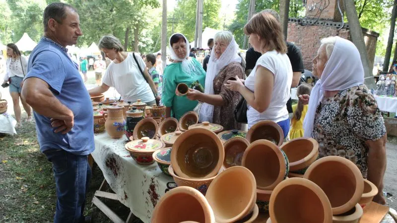 День пасічника став нагодою для благодійного фестивалю у Вінницькій громаді
