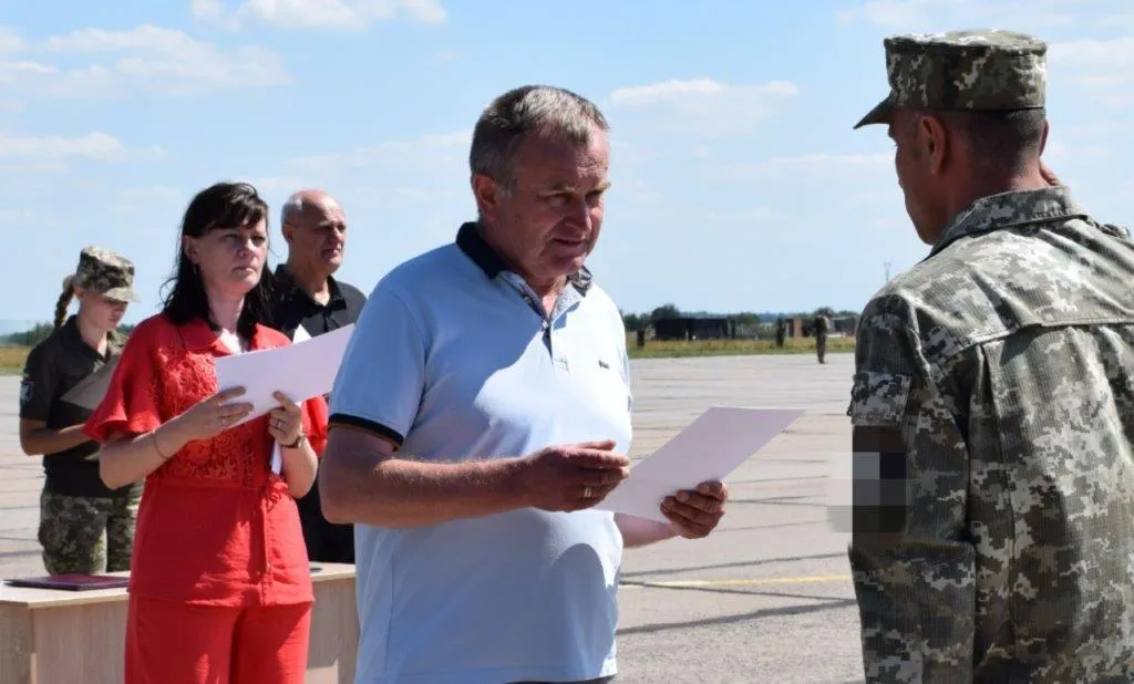 Представники муніципалітету привітали військовослужбовців однієї із частин Вінниці з річницею
