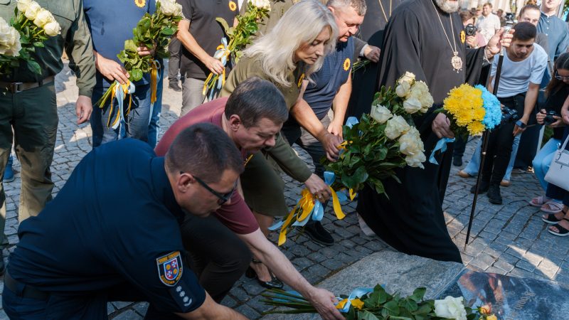 У Вінниці відбулася церемонія покладання квітів у День пам’яті полеглих захисників