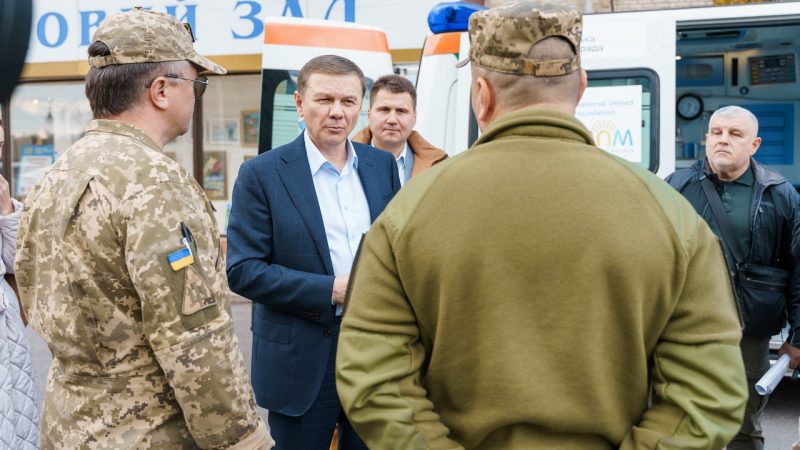 Сергій Моргунов, спільно з представниками благодійного фонду «International United Aid Foundation», передав автомобіль швидкої допомоги військовому шпиталю