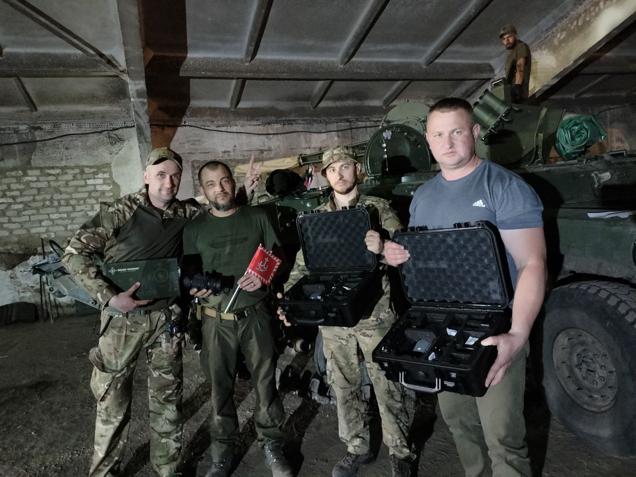 Вінницькі волонтери відвезли нацгвардійцям бригади «Рубіж» дрони, тепловізори та автівку