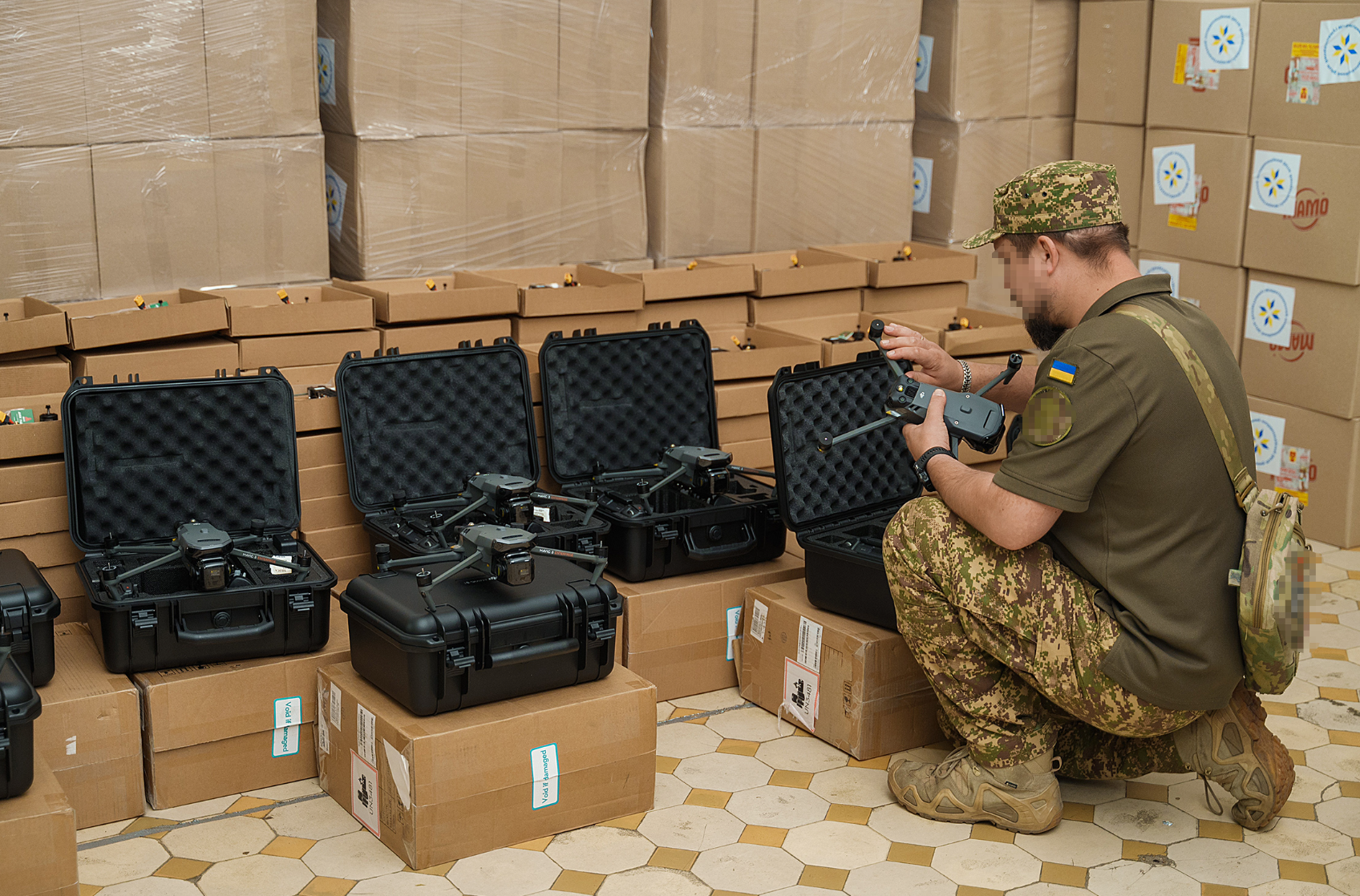 Оборонців забезпечують необхідною технікою для виконання бойових завдань: передали 400 FPV-дронів, 20 Mavic 3T та сухі душі