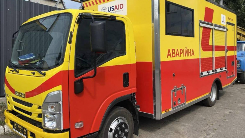 Міськтеплоенерго отримало аварійно-ремонтний автомобіль від USAID