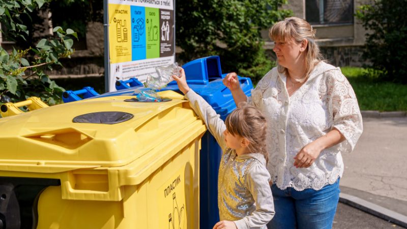 Ще чотири багатоповерхівки у Вінниці приєдналися до муніципальної програми з сортування сміття