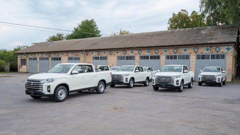 Міжрегіональний координаційний гуманітарний штаб передав вісім позашляховиків двом прикордонним загонам