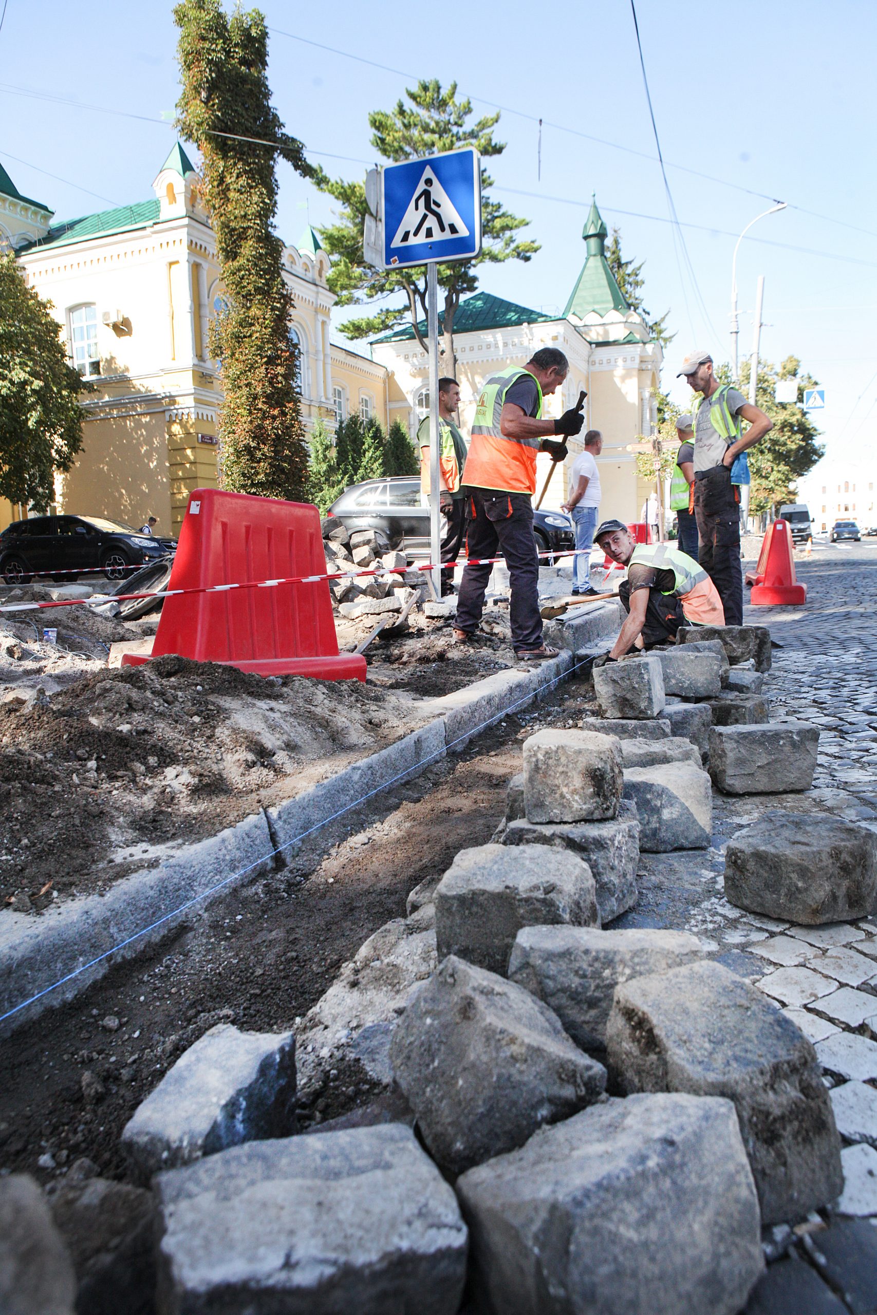 У Вінниці від початку року облаштовано понад 110 понижень біля пішохідних переходів