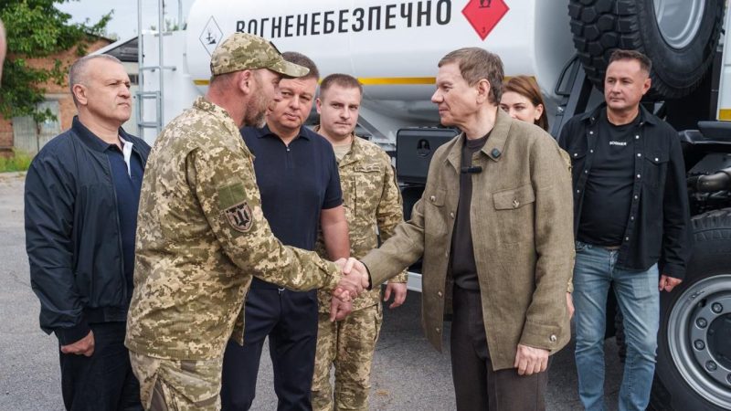 Міжрегіональний координаційний гуманітарний штаб передав три нових паливозаправники 120-ій бригаді ТрО