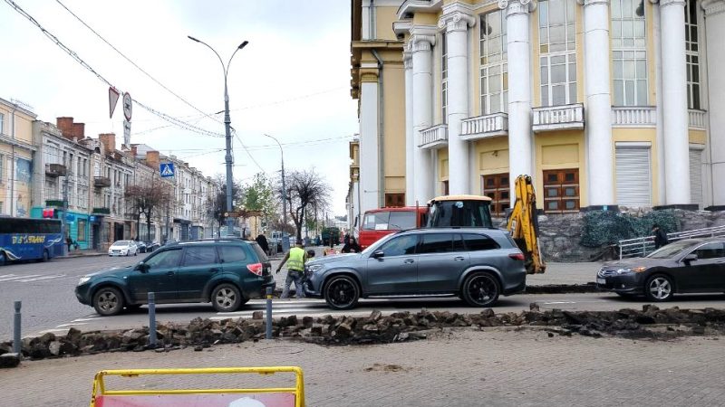 В межах безбар’єрного маршруту стартував другий етап робіт на розі Соборної та Артинова