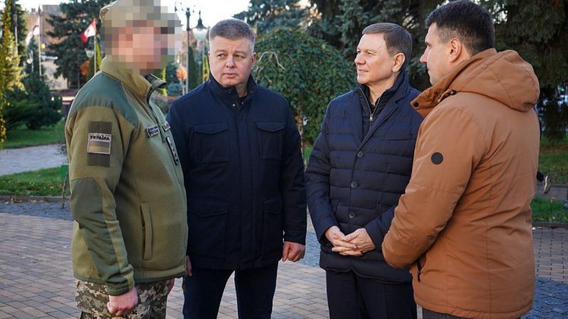 Міжрегіональний координаційний гуманітарний штаб передав військовим автомобілі та FPV-дрони