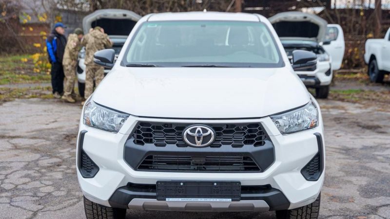 Міжрегіональний координаційний гумштаб передав 6 автомобілів для трьох військових частин