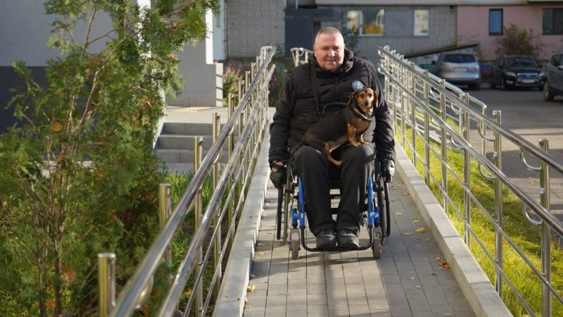 Облаштування безбар’єрного простору біля будинку — повага до різних потреб мешканців