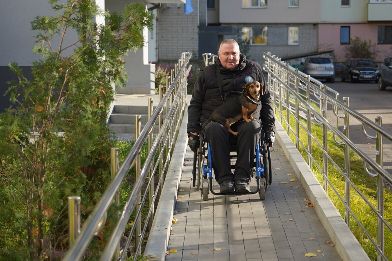 Облаштування безбар’єрного простору біля будинку — повага до різних потреб мешканців