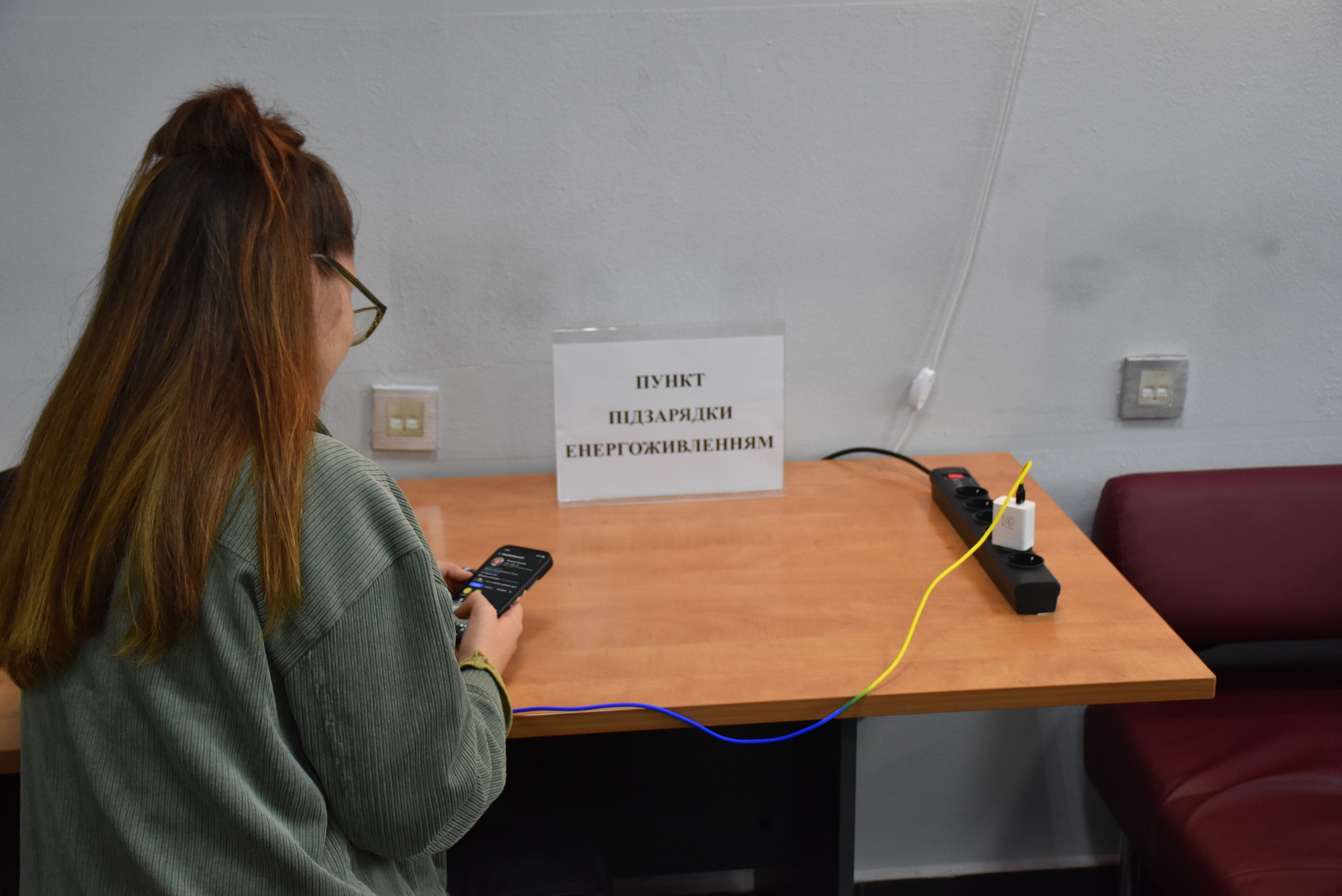 Де у Вінниці підзарядити телефон під час вимкнень світла: визначено перелік локацій