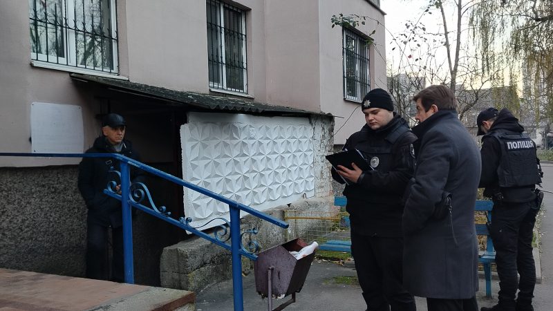 У Вінниці за участі правоохоронців демонтували перешкоду, що блокувала вхід до укриття