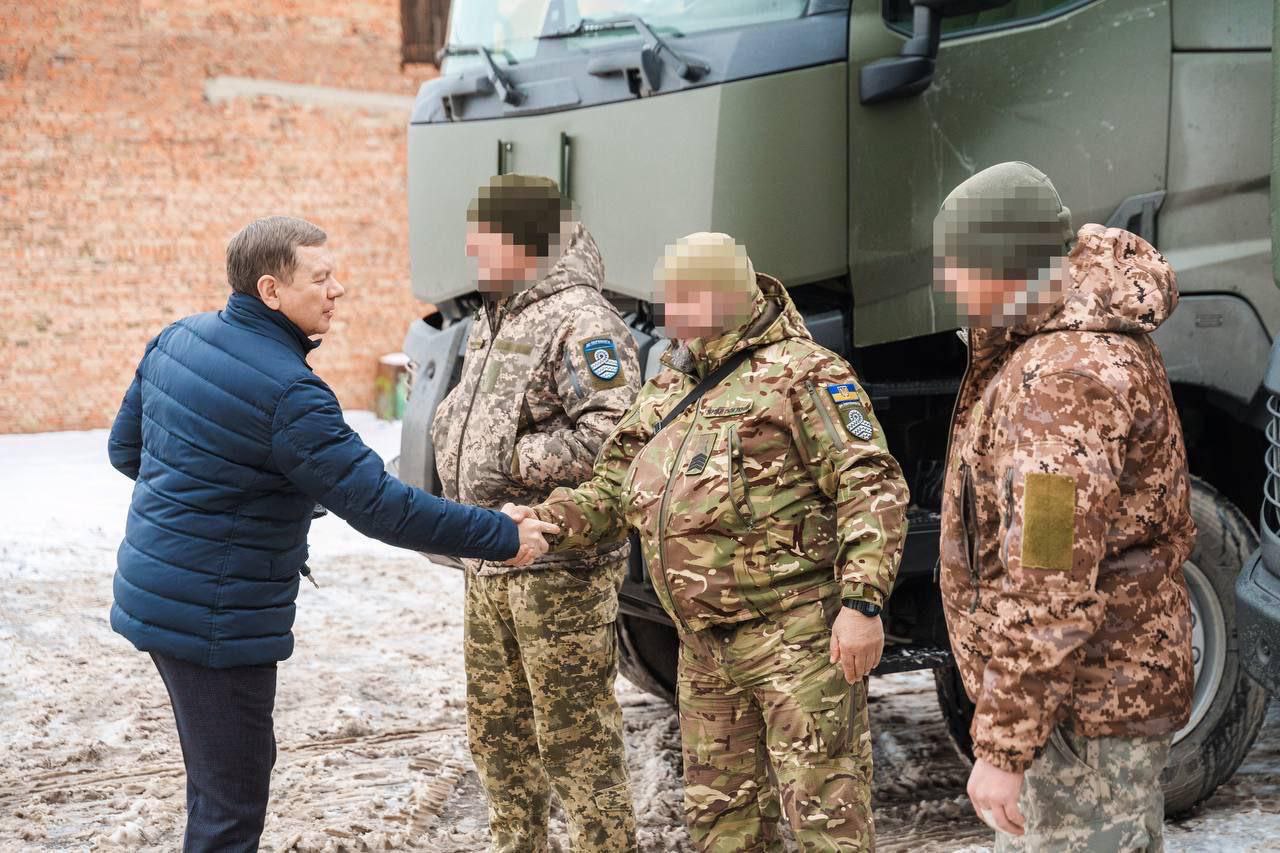 Міжрегіональний координаційний гуманітарний штаб передав два паливозаправники 59-й ОШБр імені Якова Гандзюка